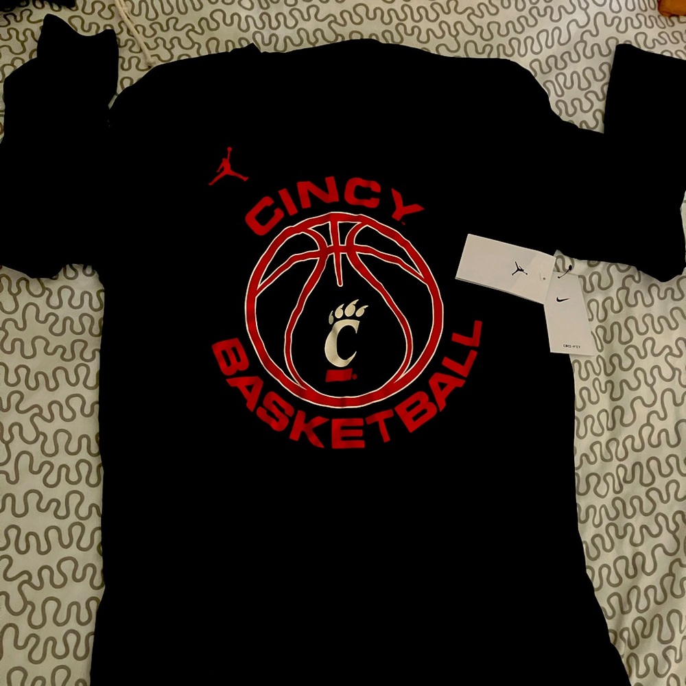 NWT Cincinnati Bearcats l/s shirt